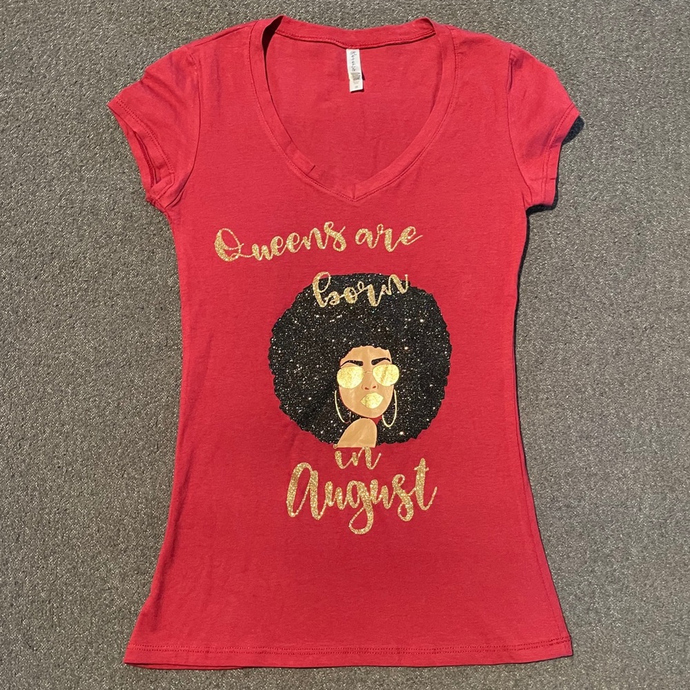 Reserved “Queens are born in August” Tee * EUC*